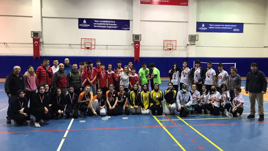 Okul Sporları İlçe Badminton Yarışmaları Düzenlendi.