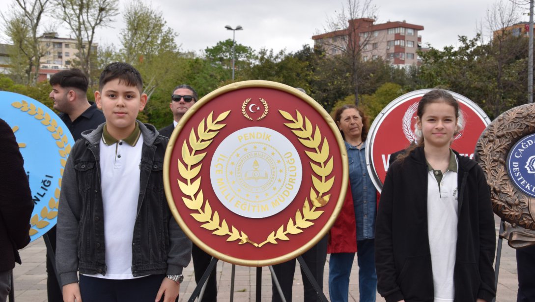 23 Nisan Ulusal Egemenlik ve Çocuk Bayramı Atatürk Anıtı'na Çelenk Sunulması ile Başladı.