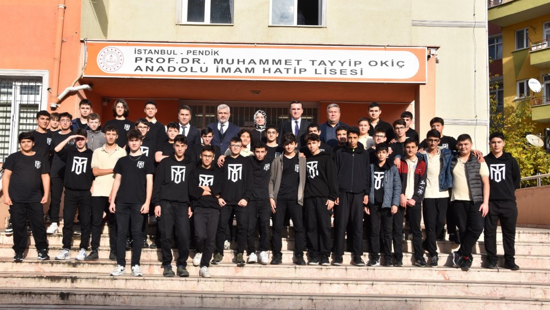Pendik Kaymakamımız Sn. Mehmet Yıldız Prof. Dr. Muhammet Tayyip Okiç Anadolu İmam Hatip Lisesini ziyaret etti.