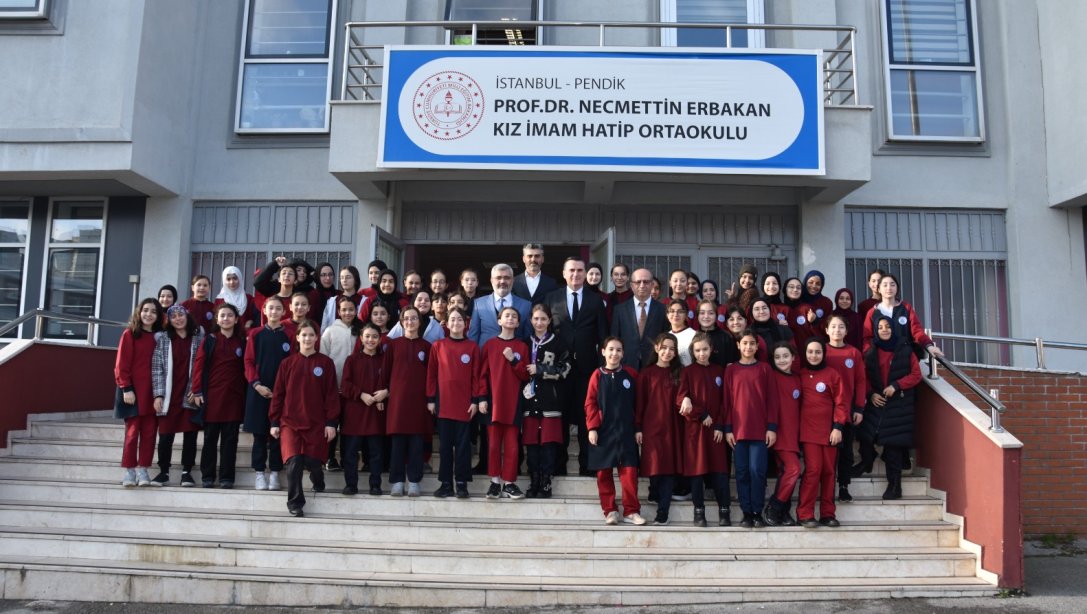 Pendik Kaymakamımız Sn. Mehmet Yıldız Prof. Dr. Necmettin Erbakan İmam Hatip Ortaokulu ziyaret etti.