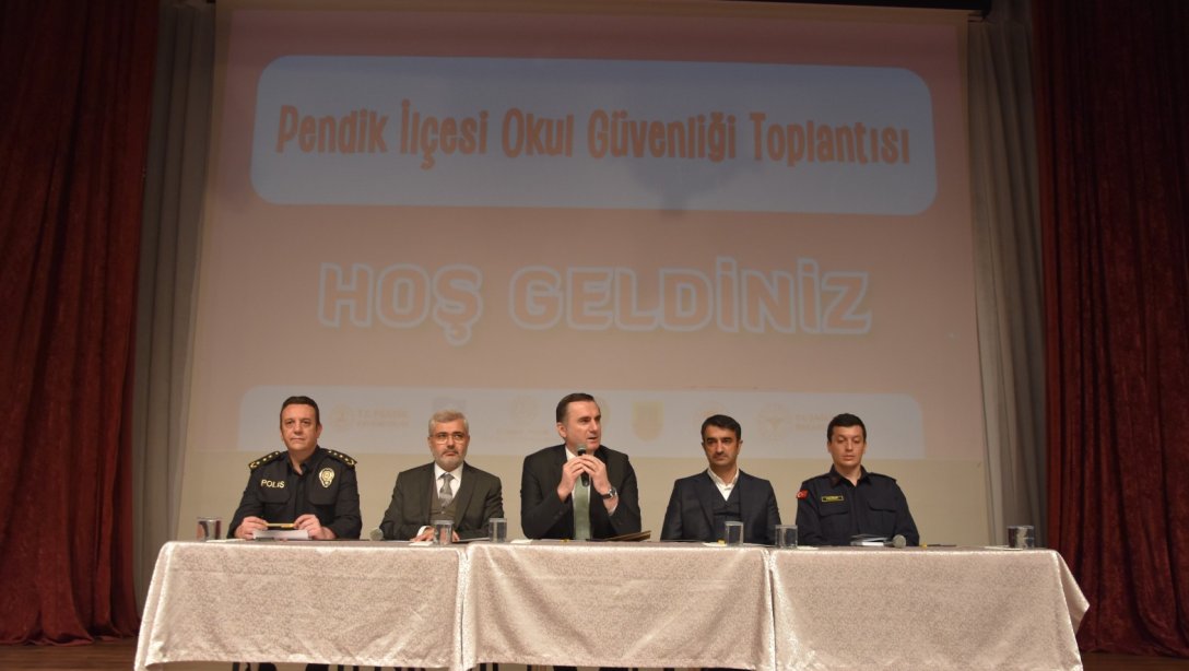 Pendik İlçesi Okul Güvenliği Toplantısı Kaymakamımız Sn. Mehmet Yıldız başkanlığında Yunus Emre Kültür Merkezinde Gerçekleşti.