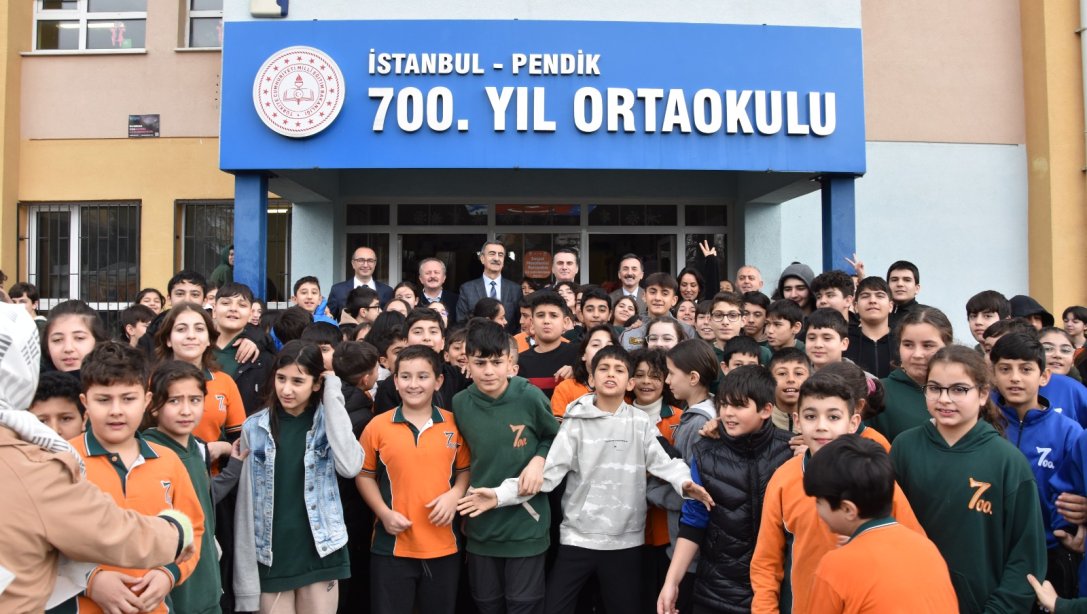 Pendik Kaymakamımız Sn. Mehmet Yıldız 700. Yıl Ortaokulunu ziyaret etti.