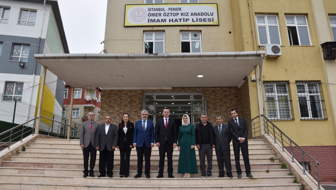 Pendik Kaymakamımız Sn. Mehmet Yıldız Ömer Öztop Kız Anadolu İmam Hatip Lisemizi ziyaret etti.