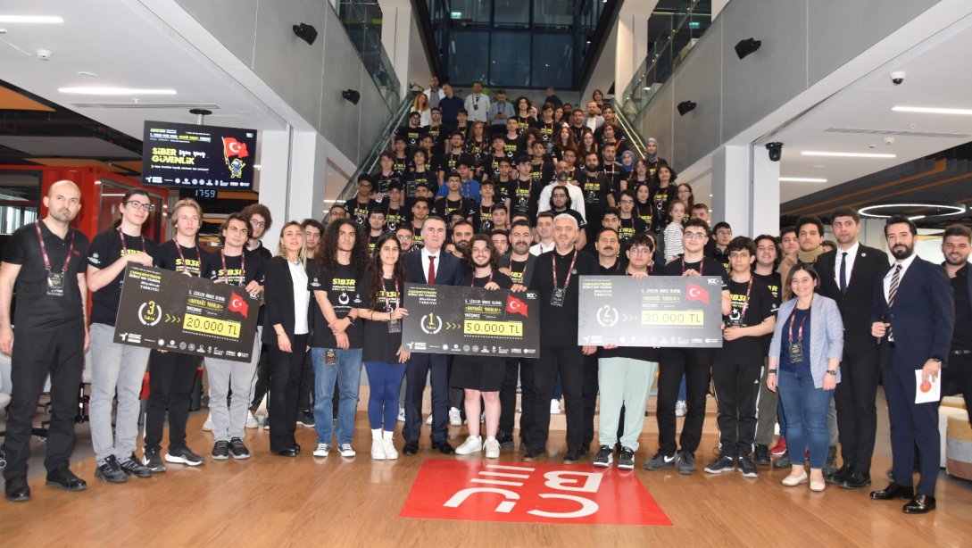 5. Liseler Arası Ulusal Bayrağı Yakala Yarışması Finali Teknopark İstanbul Kuluçka Merkezinde gerçekleşti.
